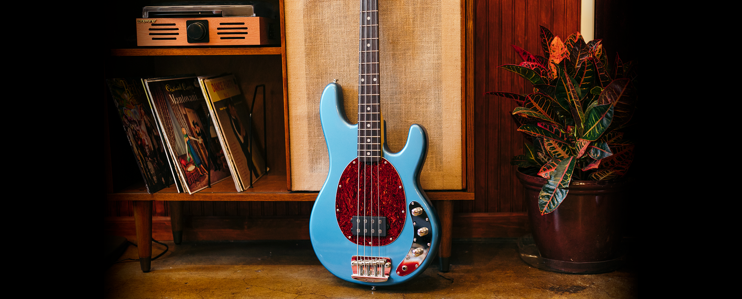 StingRay Classic – Sterling by Music Man