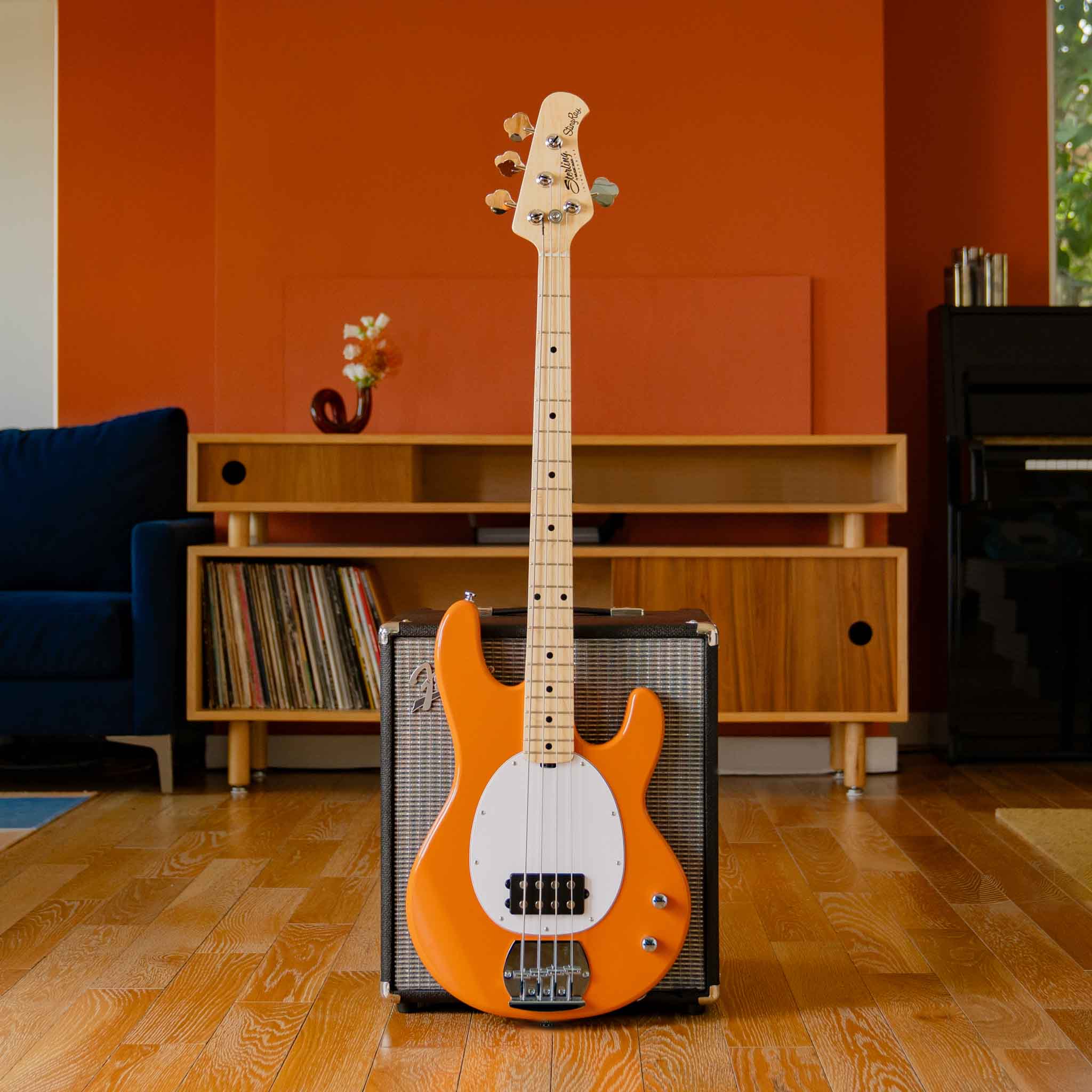 Intro Series StingRay – Sterling by Music Man