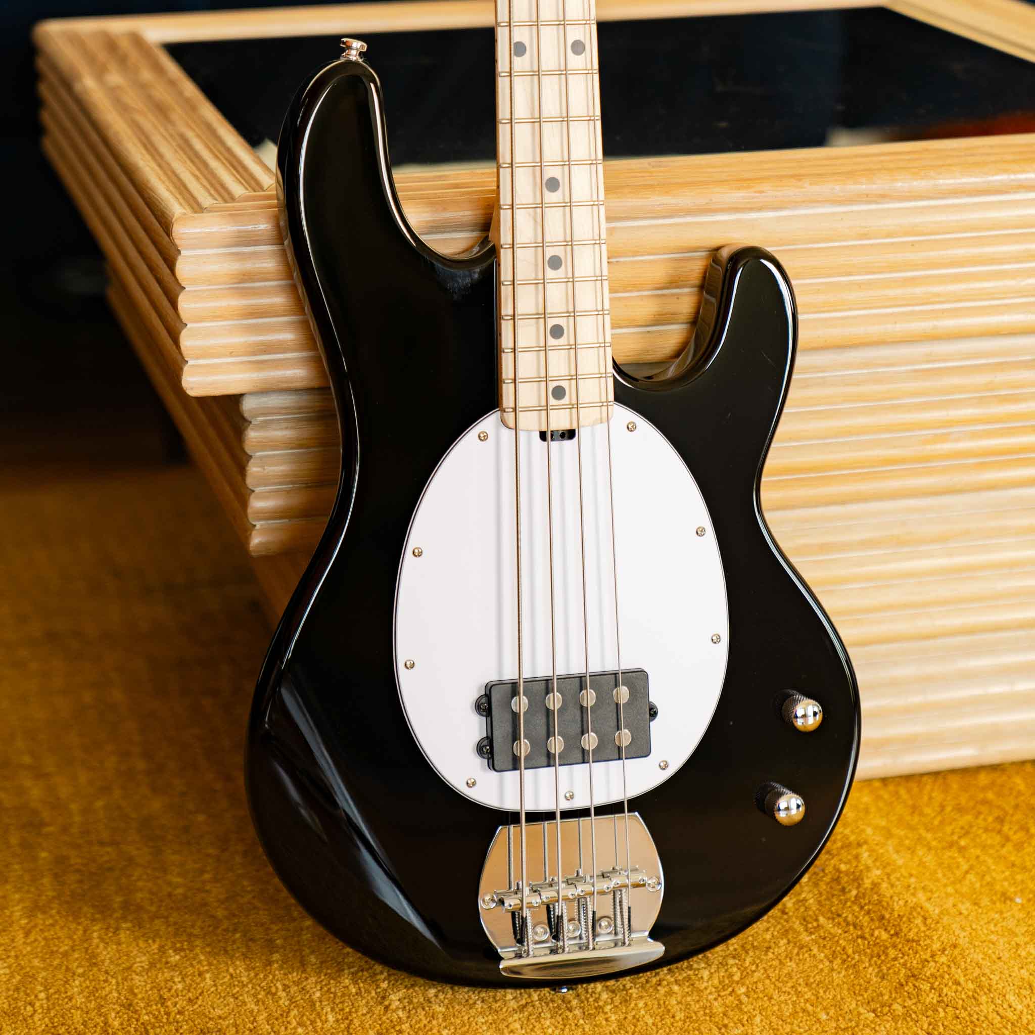 Intro Series StingRay – Sterling by Music Man