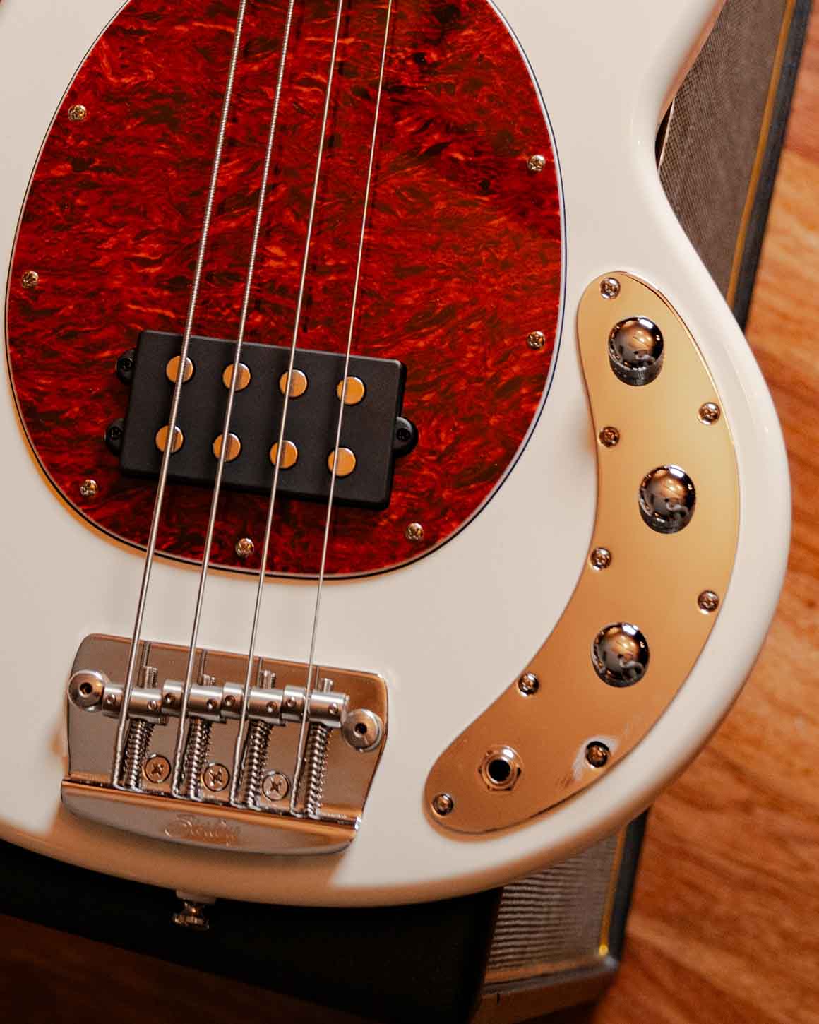StingRay Classic – Sterling by Music Man